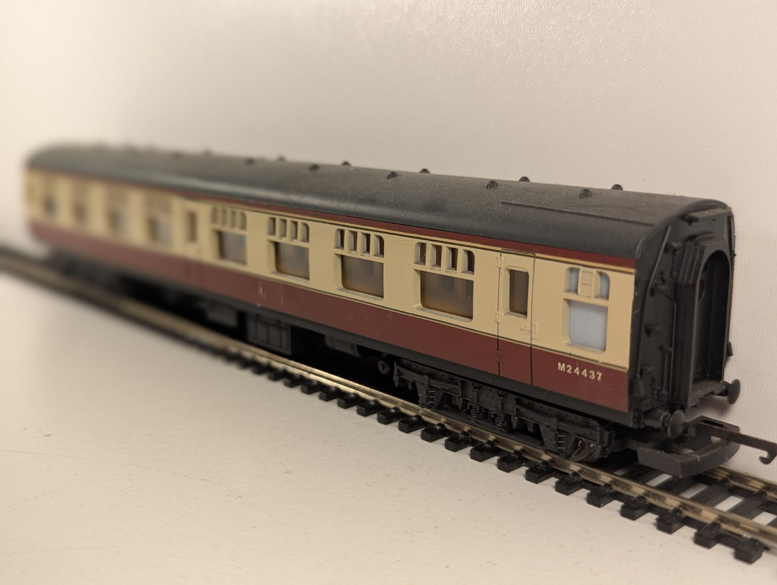 Lima OO Gauge BR Mk1 Corridor Second SK Passenger Coach M24437