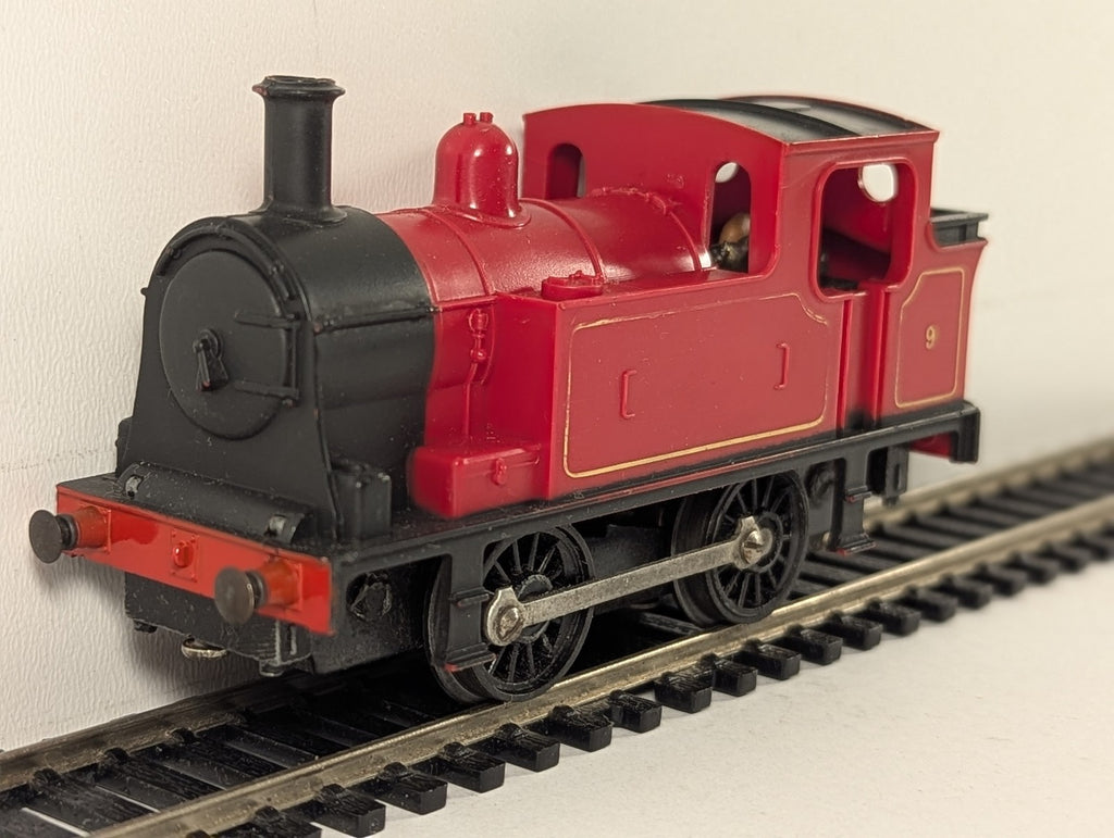 Tri-ang OO Gauge 0-4-0 Tank Locomotive Steam Locomotive 9 Red