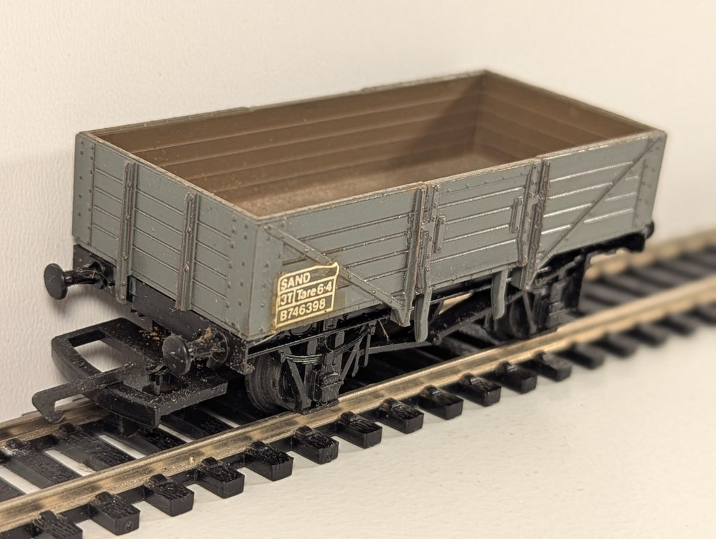 Airfix OO Gauge 5-Plank Open Wagon – Grey – Renumbered