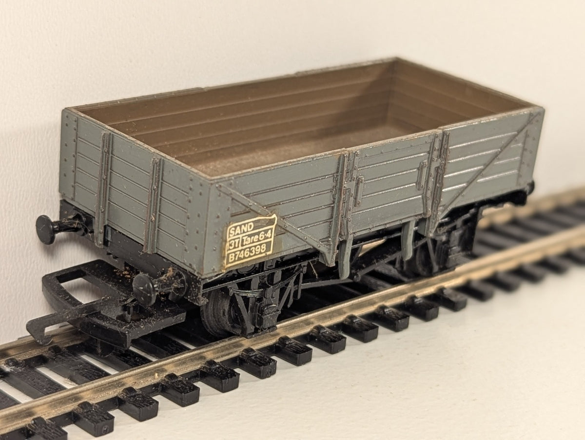 Airfix OO Gauge 5-Plank Open Wagon – Grey – Renumbered