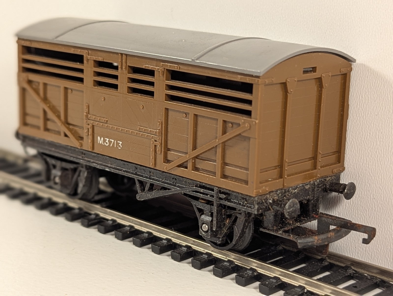 Tri-ang Hornby R122 BR 12-Ton Cattle Wagon – OO Gauge