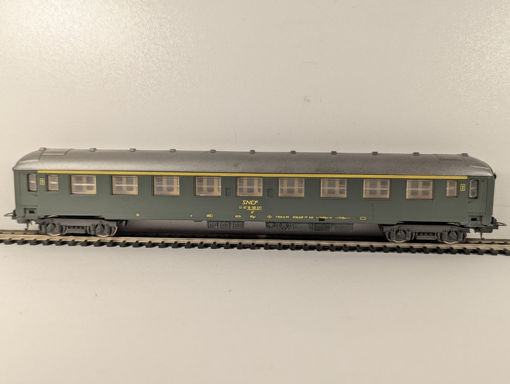 Lima HO Gauge SNCF 1st Class Coach Passenger Coach 51 87 10-181 677 SNCF Green