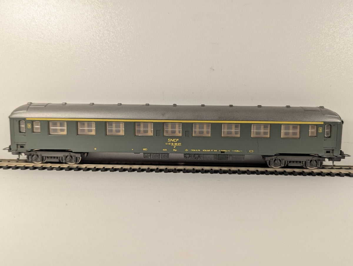 Lima HO Gauge SNCF 1st Class Coach Passenger Coach 51 87 10-181 677 SNCF Green