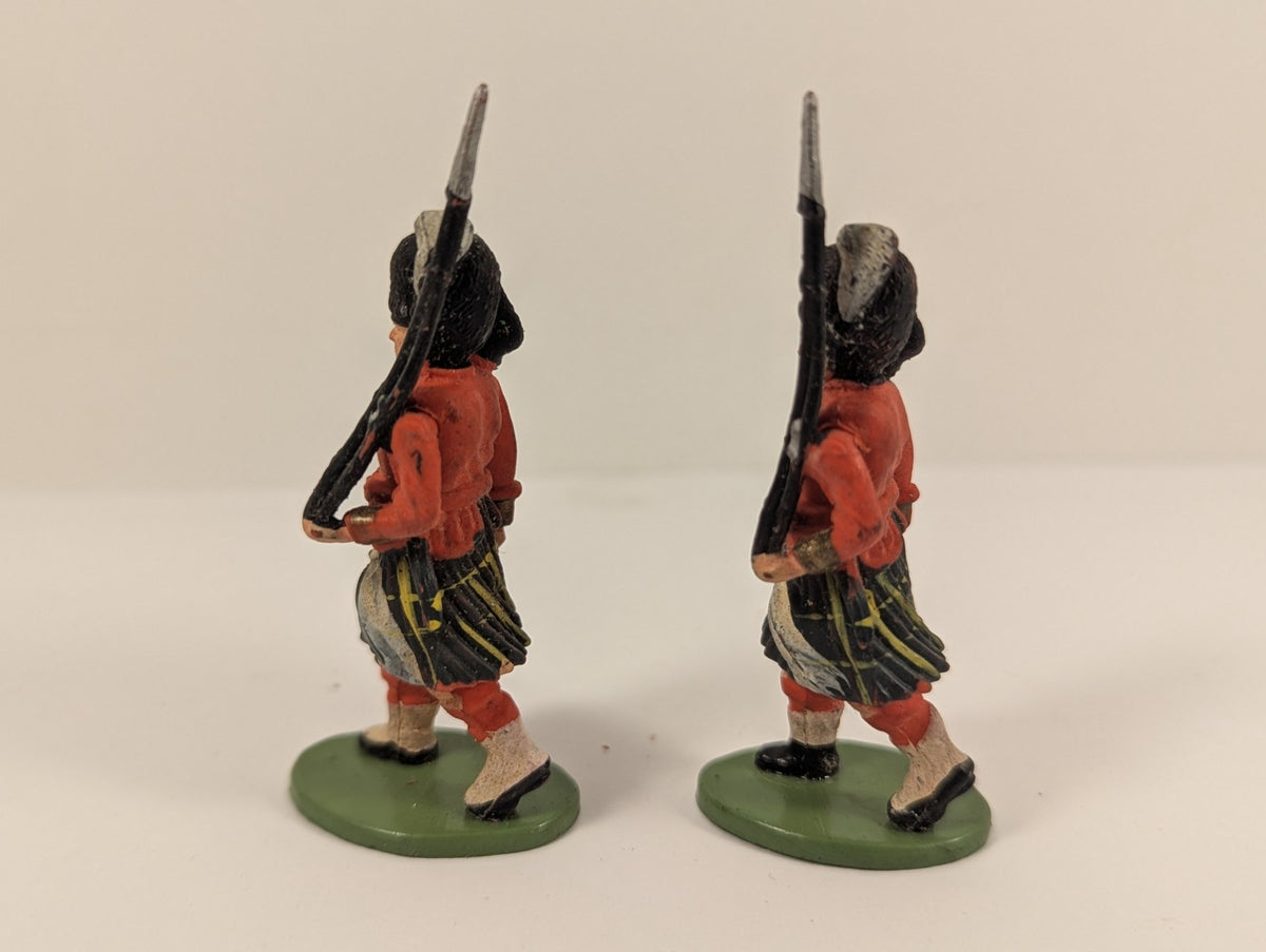 Britains Toy Soldiers “The Gordon Highlanders” Plastic Figures