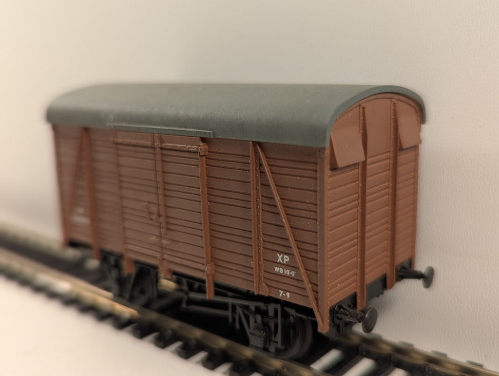 Mainline OO Gauge BR (SR) Brown Ventilated Van