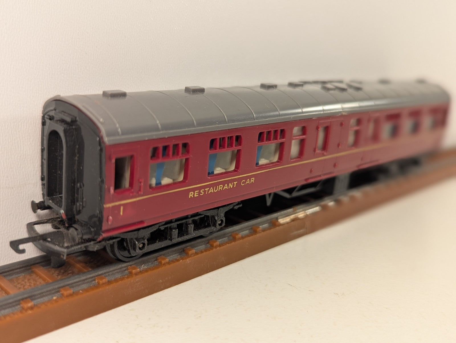 Tri-ang TT Gauge BR Mk1 First Class Restaurant Car