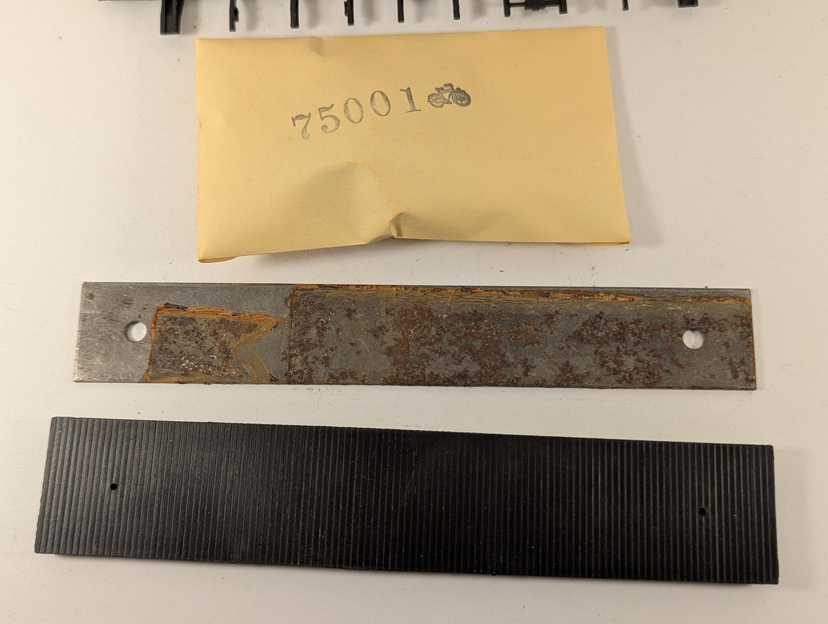 Athearn HO Gauge Maine Central 50ft Plug Door Boxcar 9625 Maine Central (Orange)