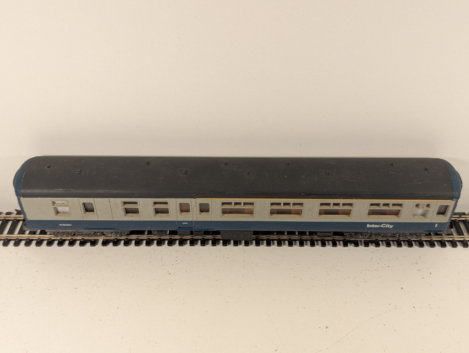 Lima L305303 OO Gauge Mk2B Brake Corridor 1st Coach Blue & Grey