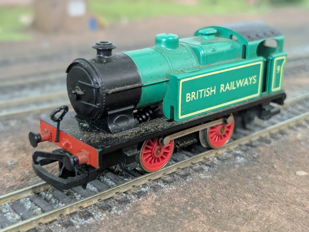 Hornby R856 0-4-0T Industrial Locomotive No.9 OO Gauge