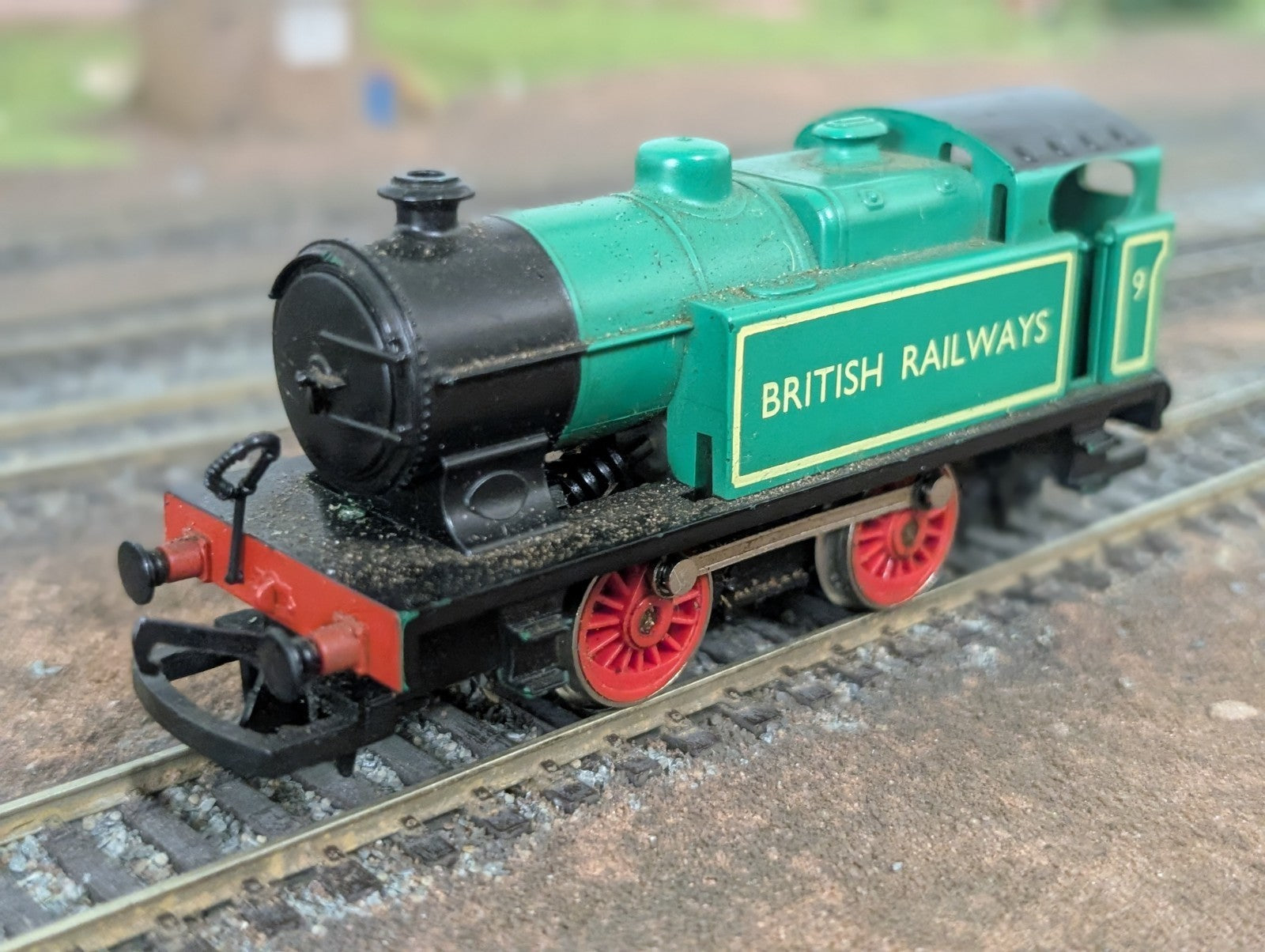 Hornby R856 0-4-0T Industrial Locomotive No.9 OO Gauge