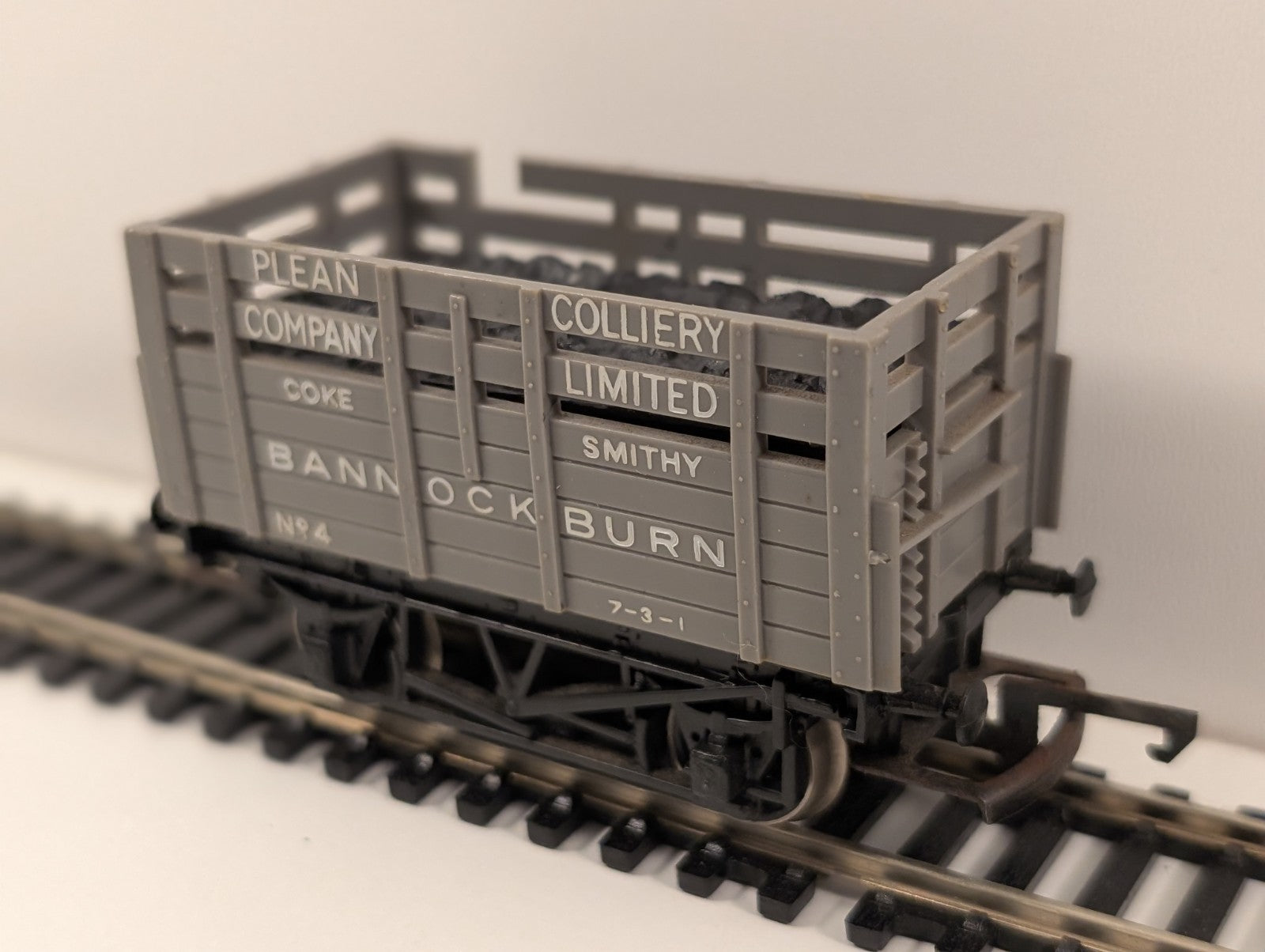 Hornby R101 OO Gauge Coke Wagon – Plean Colliery Company, Bannockburn