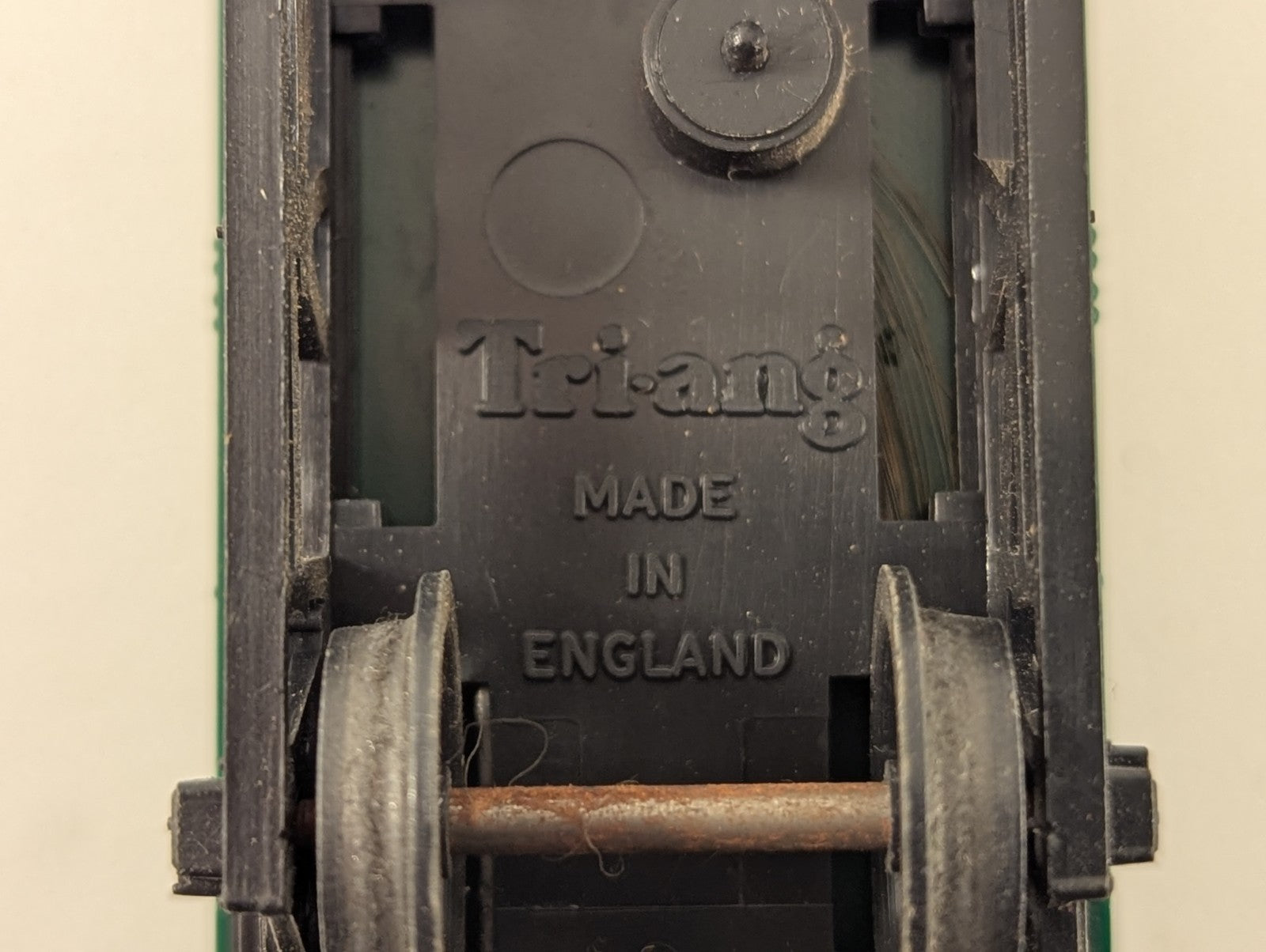 Tri-ang R11 OO Gauge 10 Ton Goods Van Green