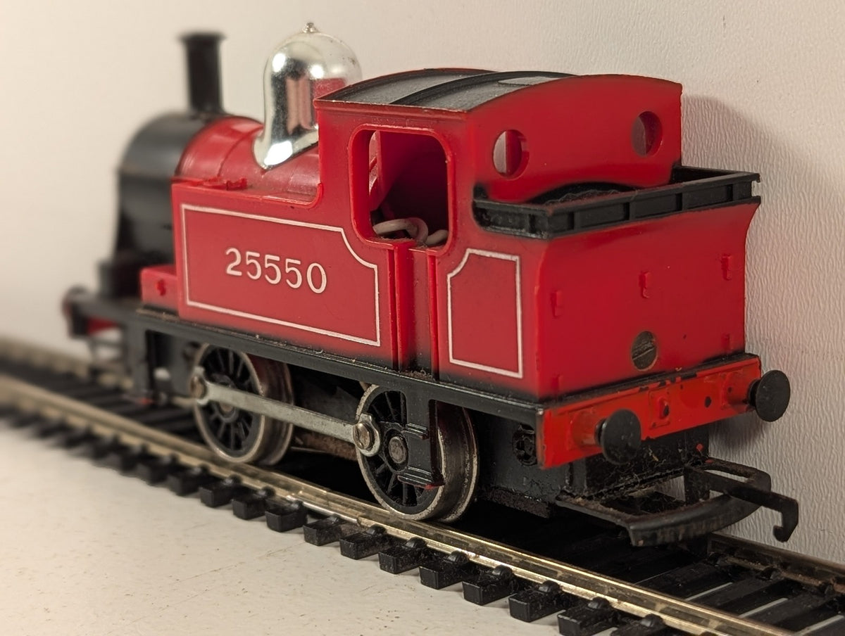 Tri-ang OO Gauge 0-4-0 Industrial Tank Steam Locomotive 25550 Lined Red R.355