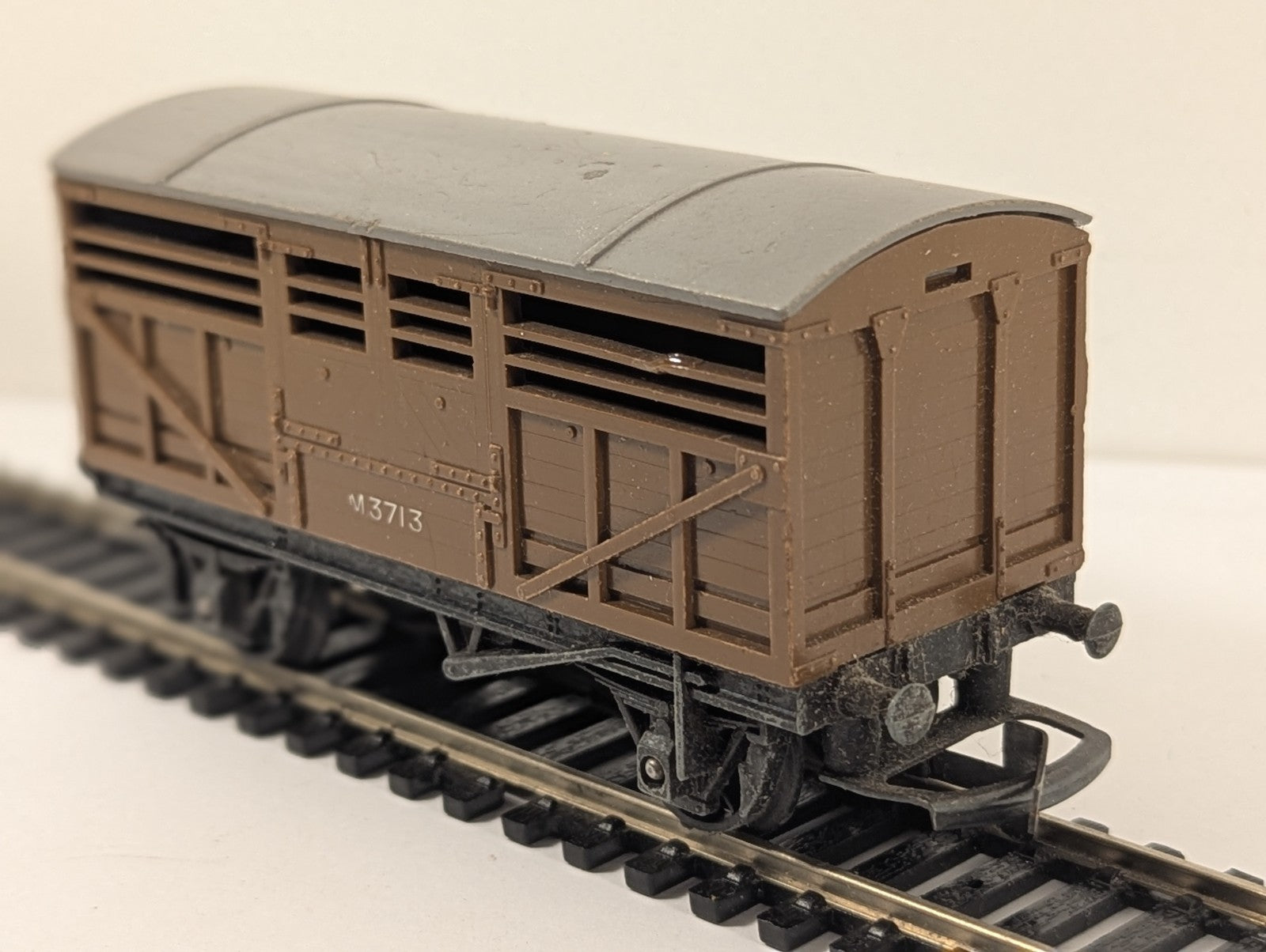 Tri-ang OO Gauge R13 Cattle Wagon Brown M3713