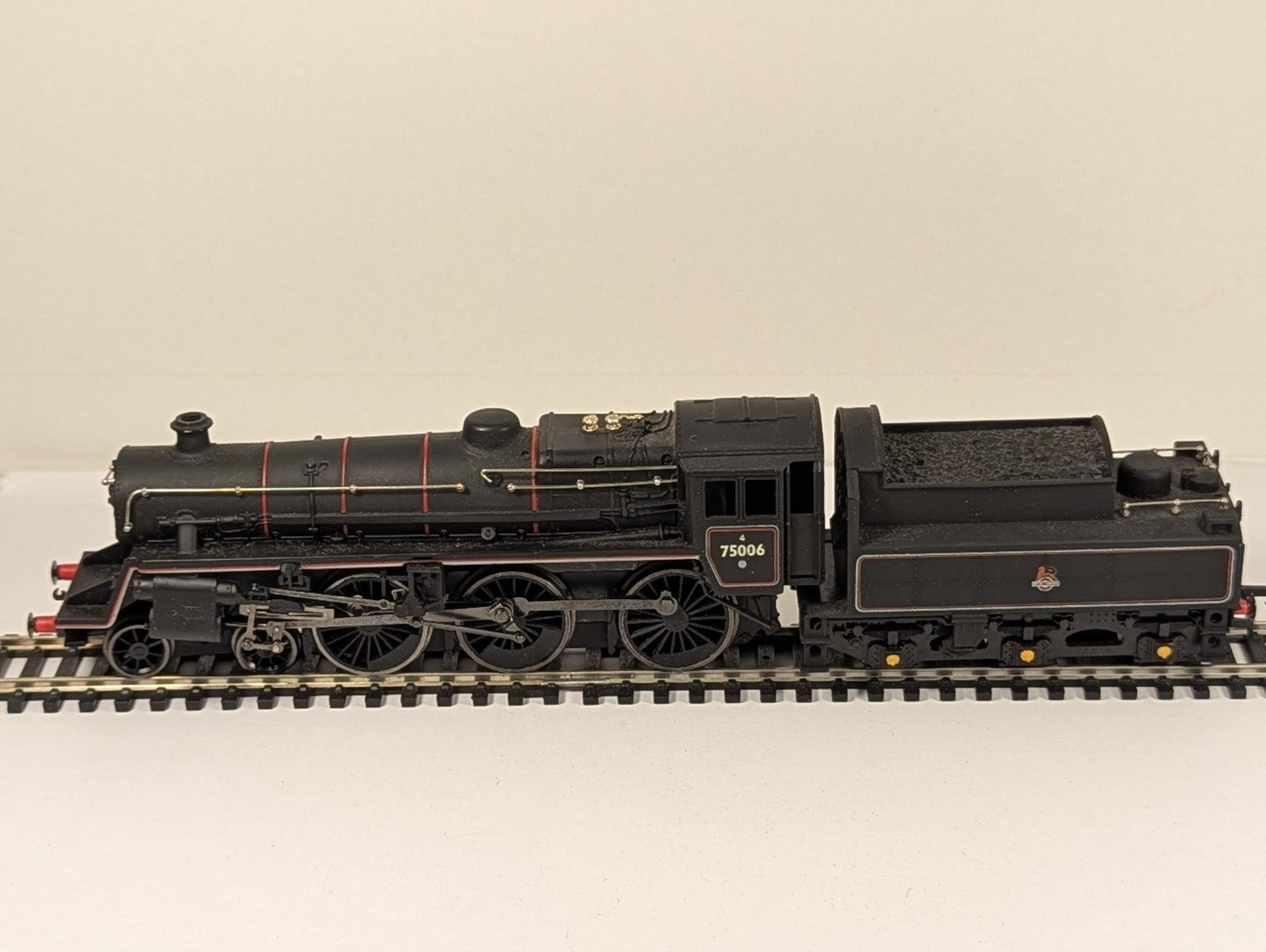 Mainline 37-052 OO Gauge BR Standard Class 4MT 4-6-0 Steam Locomotive