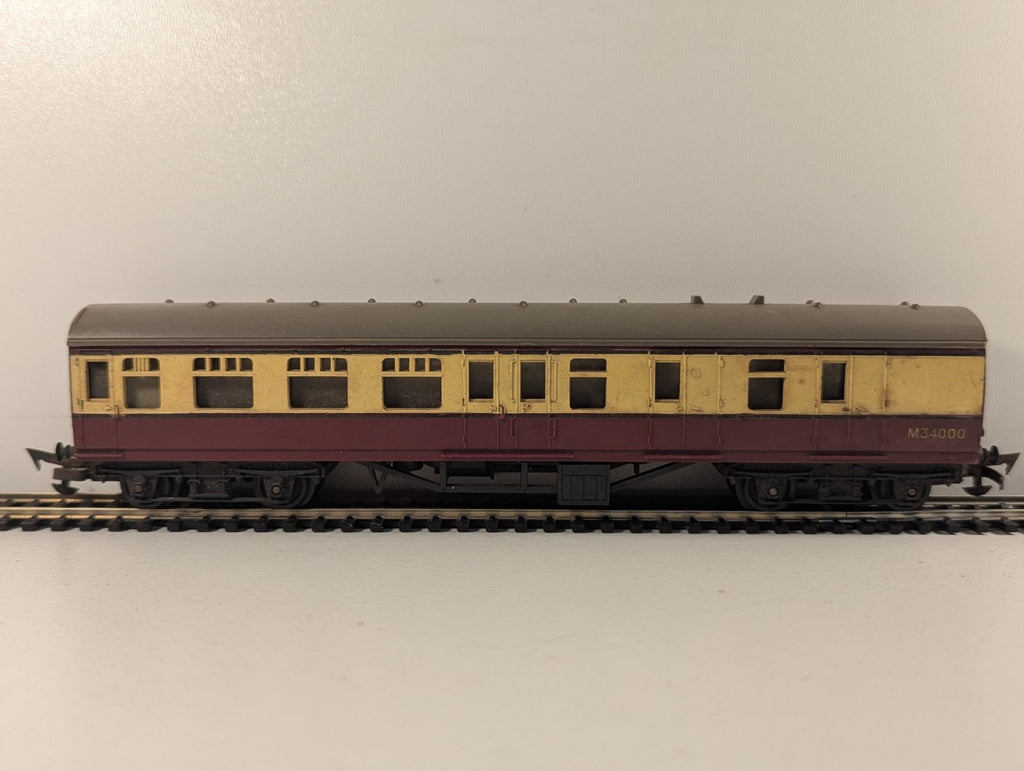 Tri-ang R28 OO Gauge Brake Third Coach