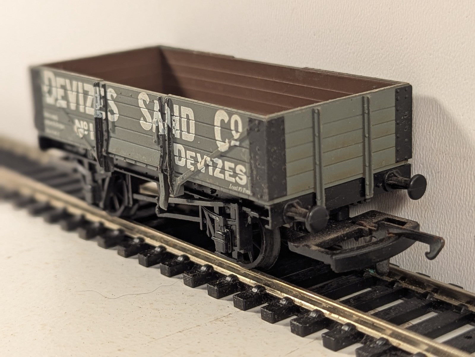 Airfix OO Gauge Devizes Sand Co. 5 Plank Wagon Goods Wagon