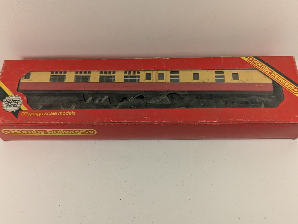 Hornby OO Gauge BR Composite Coach Passenger Coach 34100 BR Crimson and Cream