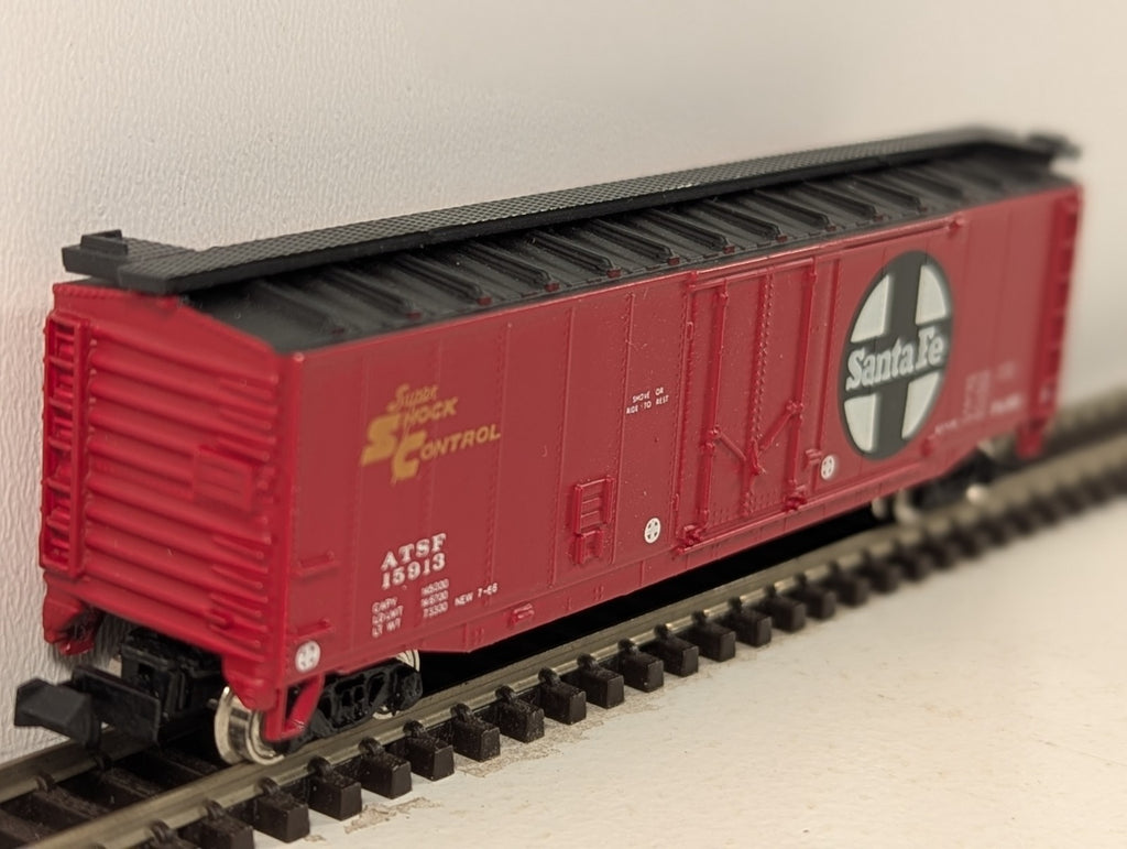 Bachmann N Gauge Santa Fe 50ft Plug Door Box Car