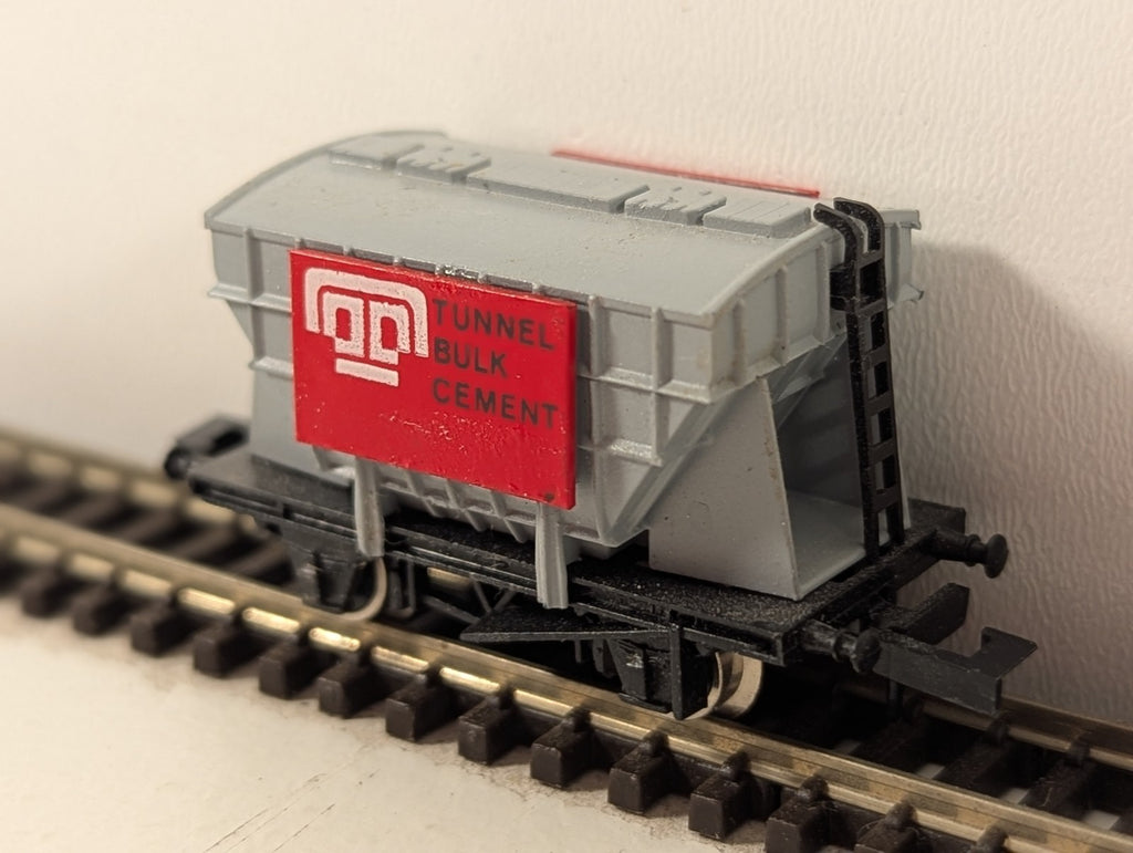 Graham Farish 3514 CPV Presflo Wagon ‘Tunnel Bulk Cement’ N Gauge