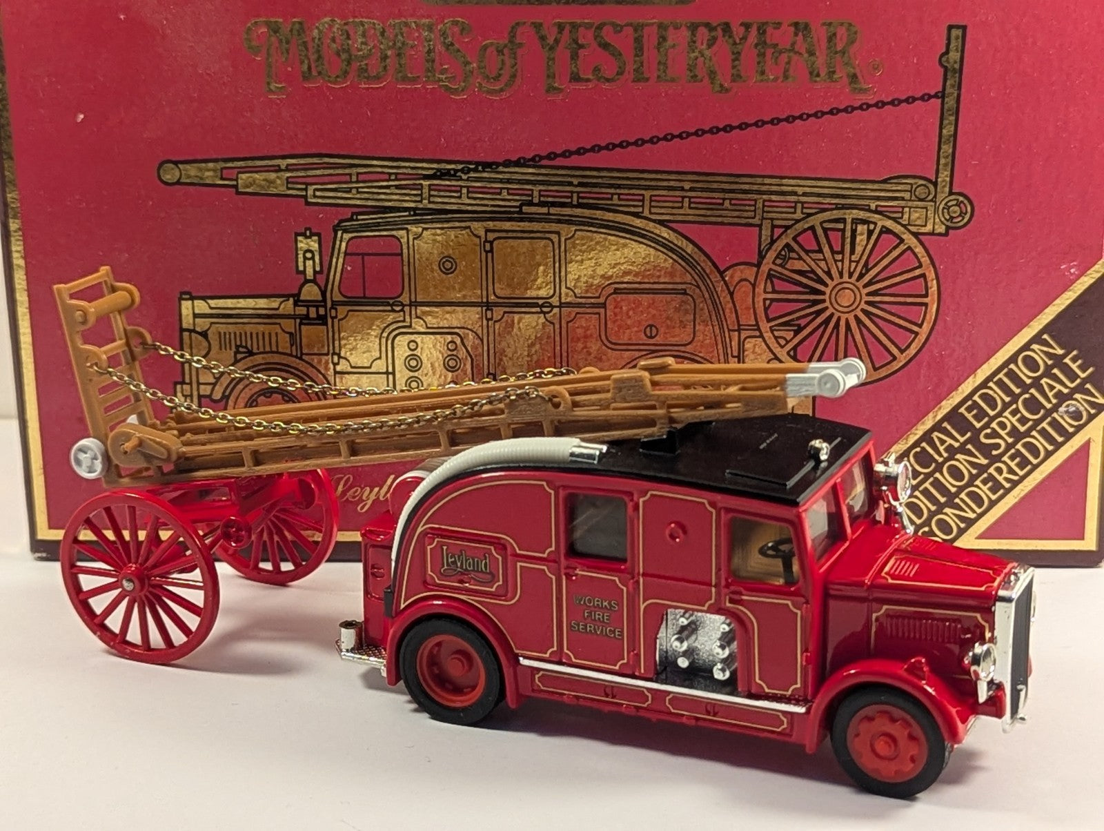 Matchbox Models of Yesteryear YS-9 1936 Leyland Cub Fire Engine