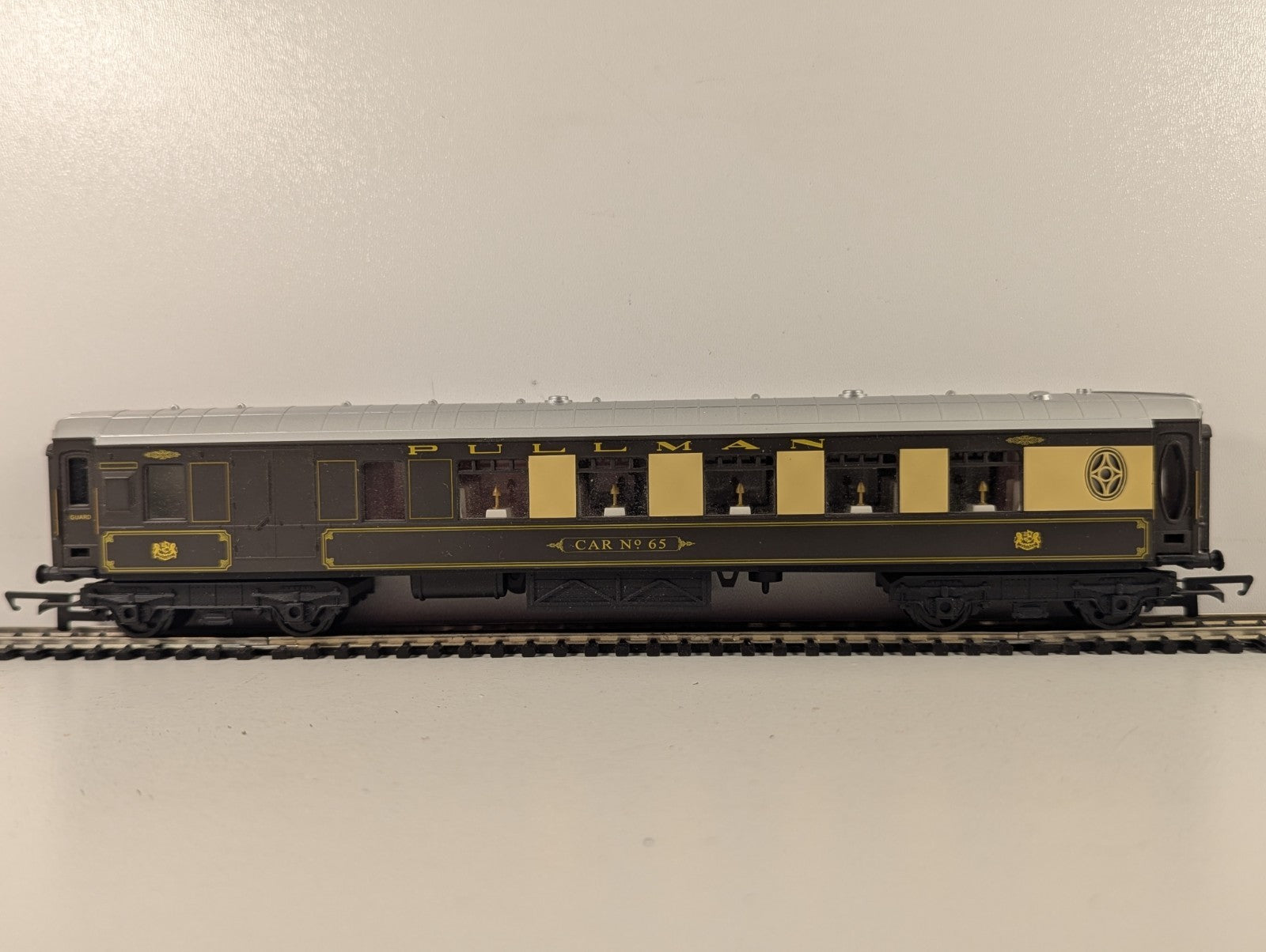 Hornby OO Gauge Pullman Brake Third Car No. 65 Coaches Pullman umber