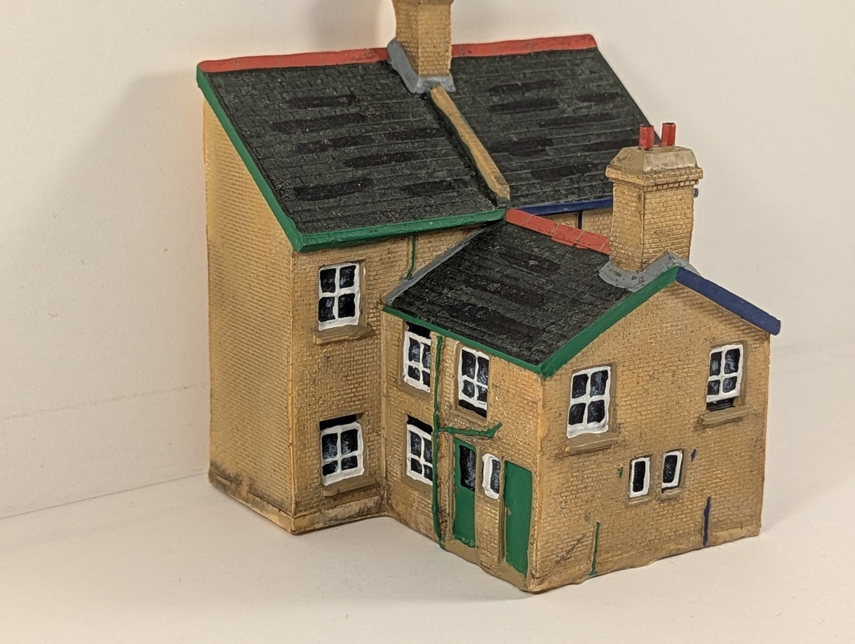 Hornby OO Gauge Skaledale Terraced House Backs Model Railway Building R8642