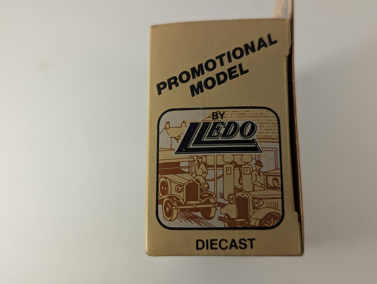 Lledo 1:76 AEC Regal Single Decker Bus Die-cast Model Bus Potteries Red & Cream