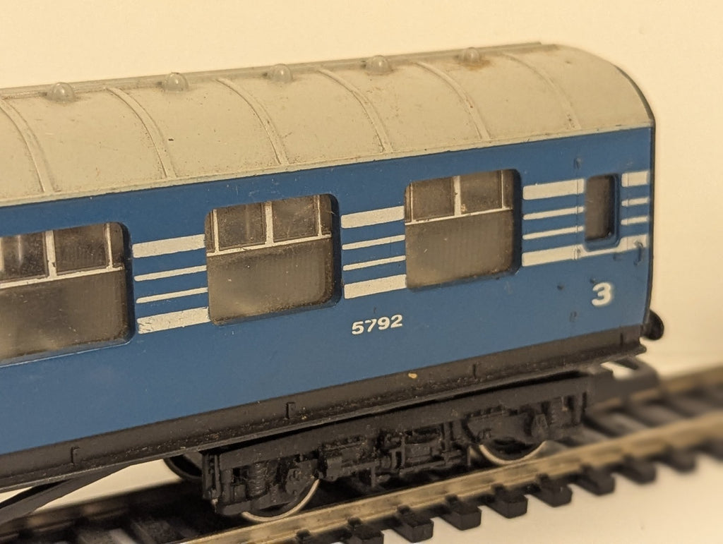Hornby R423 OO Gauge LMS Coronation Scot 3rd Class Coach 5792