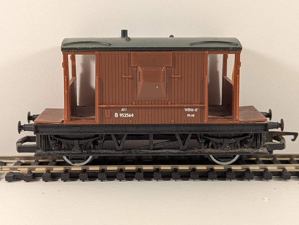 Hornby R1030 used BR Standard 20Ton Brake Van B808733 Brown Unboxed 00 Gauge
