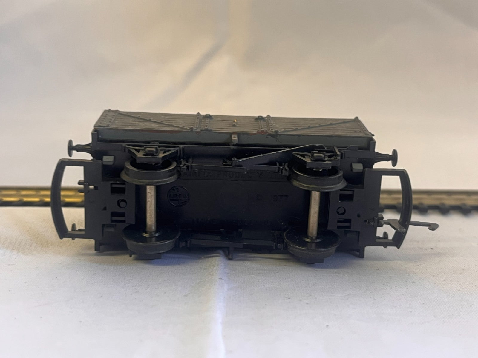 Hornby OO Gauge Grey 7 Plank Wagon