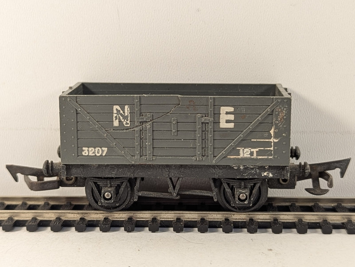 Tri-ang OO Gauge NE 5-Plank Open Wagon Goods Wagon 3207 NE Grey R.10
