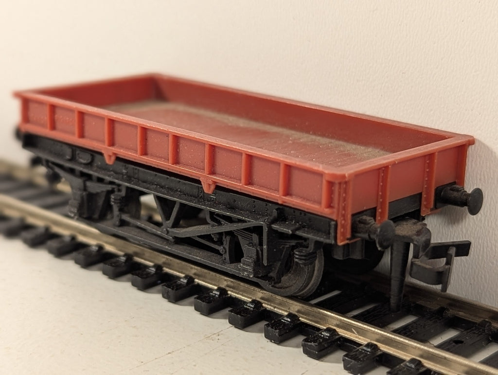Trix OO Gauge Low-Sided Red Open Wagon