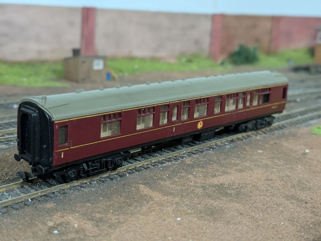 Trix Mk1 Composite Corridor M16171 in BR Maroon OO Gauge