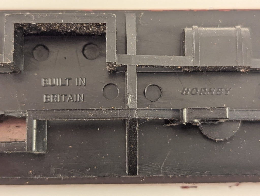 Hornby OO Gauge British Railways Composite Coach BR Maroon
