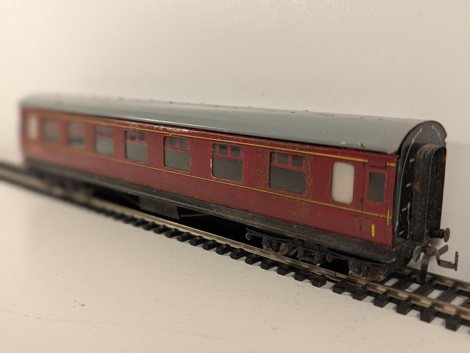 Hornby Dublo OO Gauge LMS Stanier Composite Corridor Coach M4193