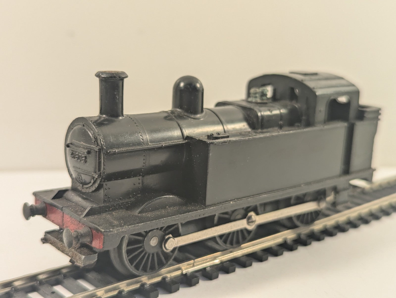 Tri-ang OO Gauge Class 3F "Jinty" 0-6-0T Tank Locomotive - Repainted