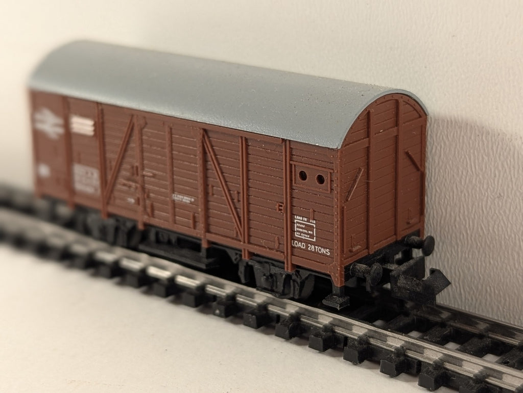 Minitrix N Gauge BR Cov AB Covered Goods Van 200424 BR Bauxite