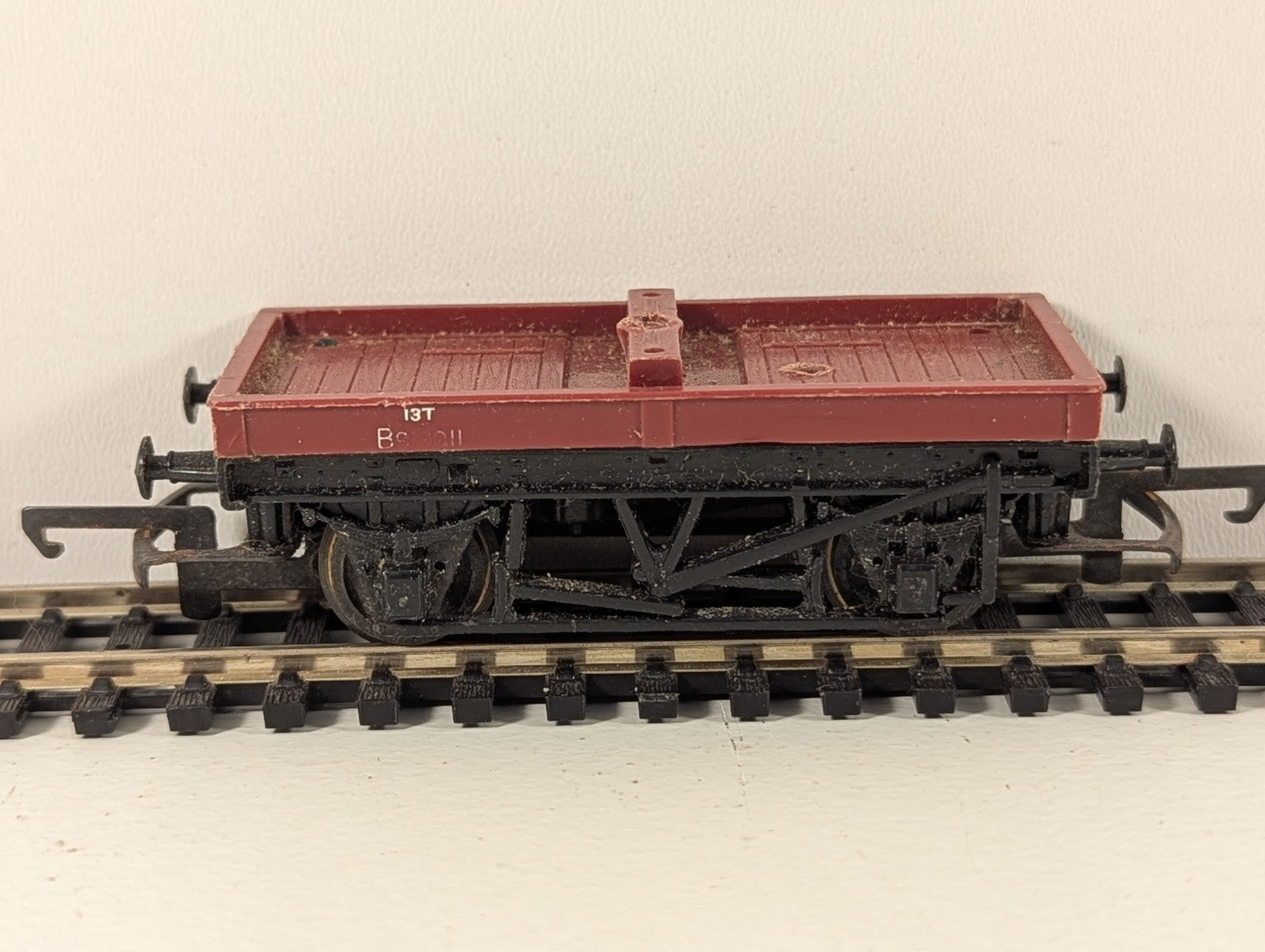 Tri-ang Railways R17 Bolster Wagon – OO Gauge