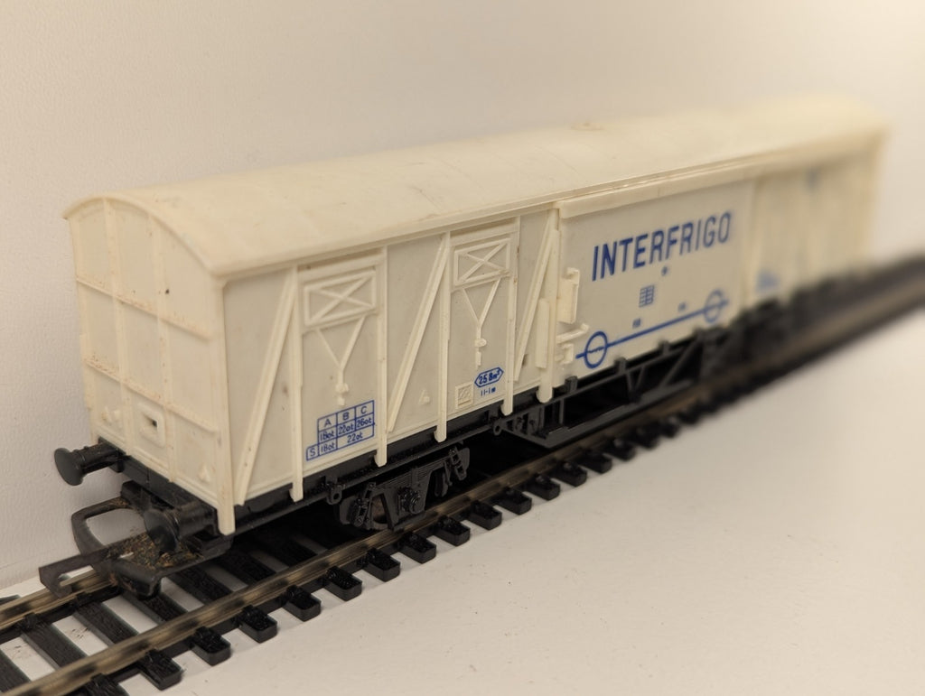 Hornby R742 OO Gauge Ferry Van – Interfrigo