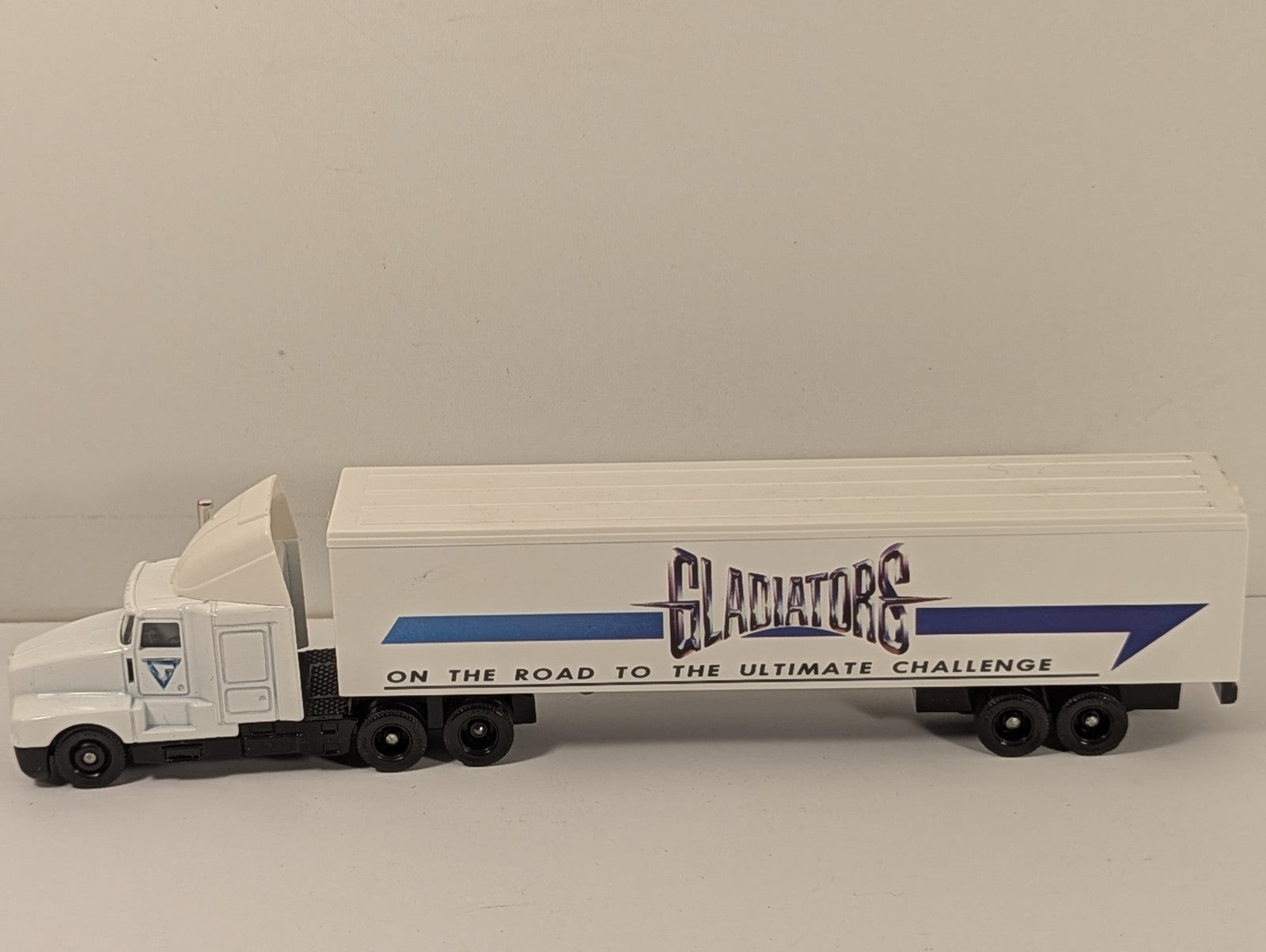 Lledo Promovers PM118 Kenworth T600A Gladiators Articulated Lorry