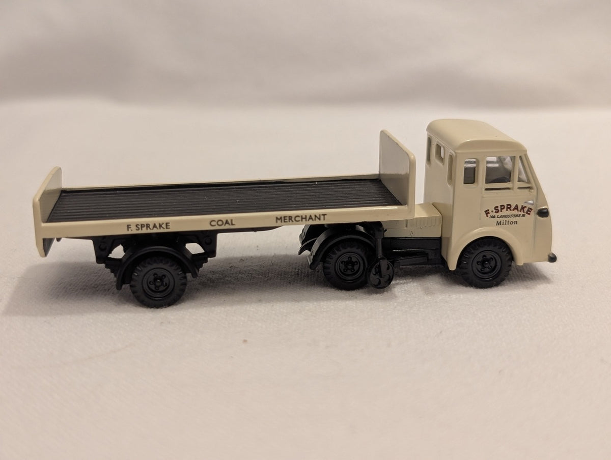 Classix 1:76 Scale Scammell Mechanical Horse Flatbed Trailer
