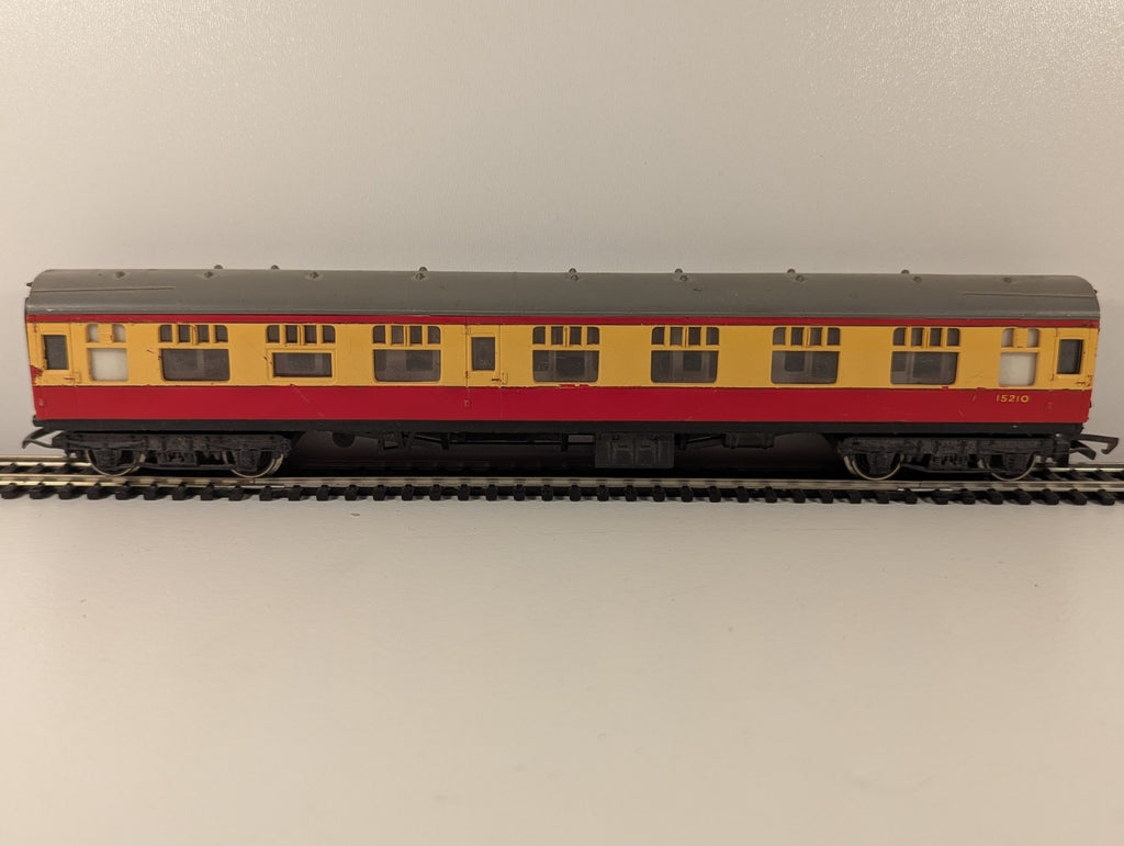Tri-ang OO Gauge R627 BR Brake Second Coach – 15210