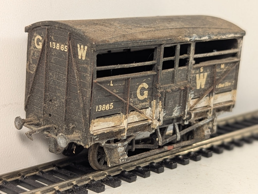 Kit Built OO Gauge GWR Cattle Wagon Goods Wagon 13865 GWR Grey