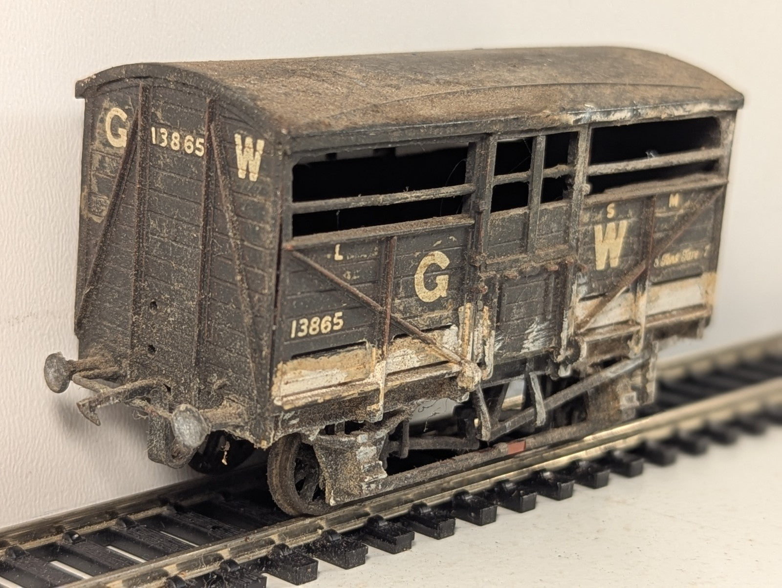 Kit Built OO Gauge GWR Cattle Wagon Goods Wagon 13865 GWR Grey