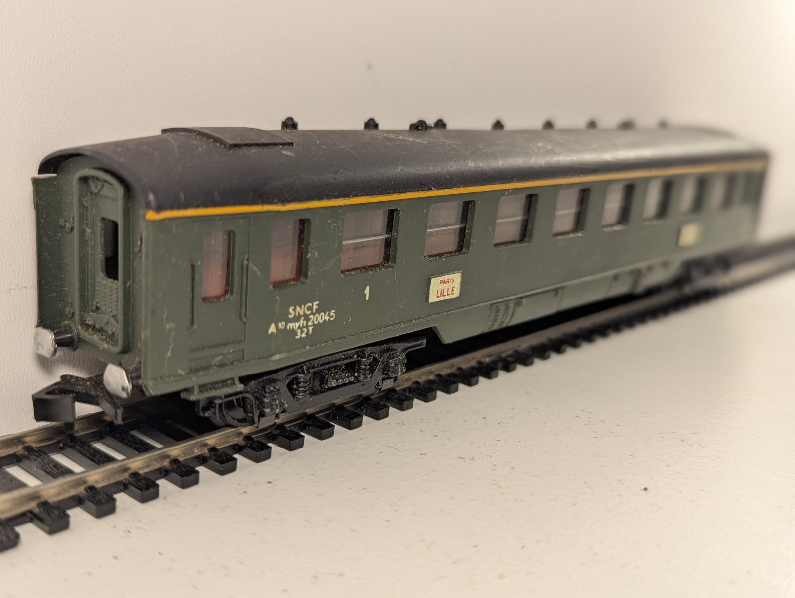 Hornby-Acho SNCF 1st Class Passenger Coach Green HO Gauge
