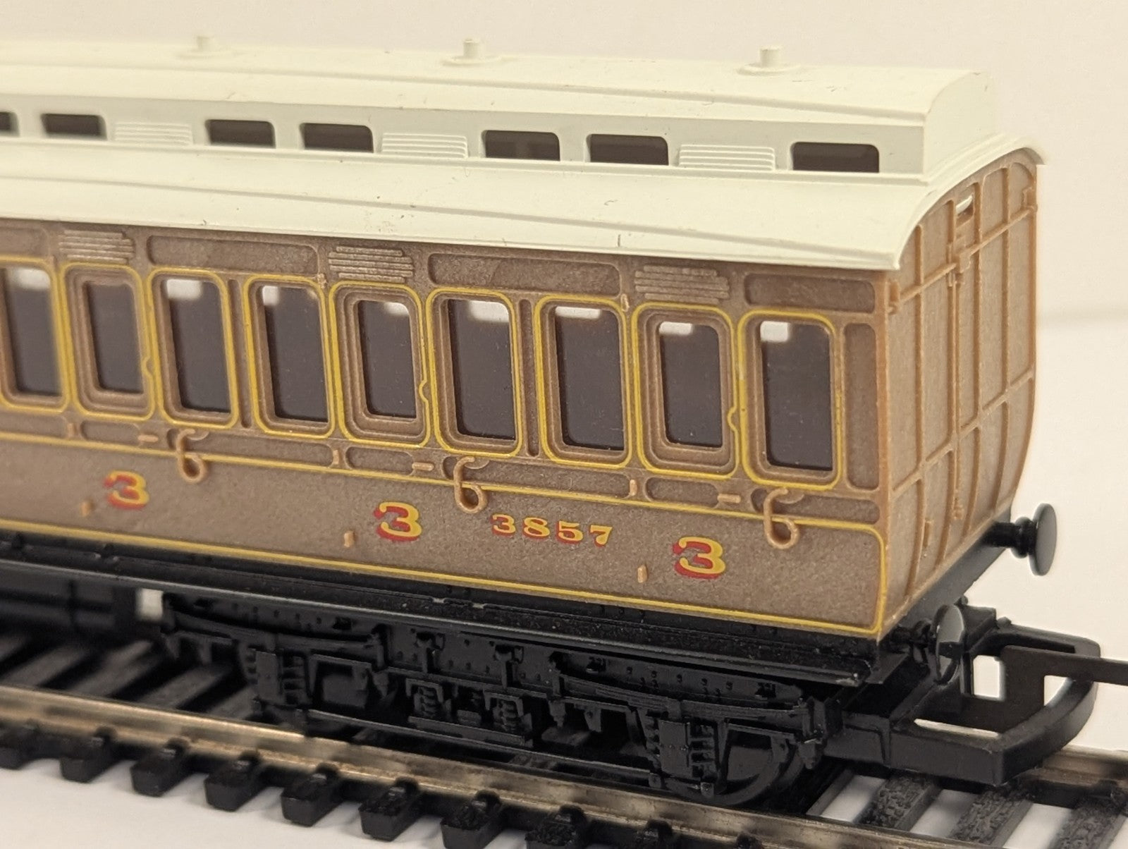 Hornby R434 OO Gauge LNER Teak Clerestory 3rd Class Coach 3857 Brake Coach