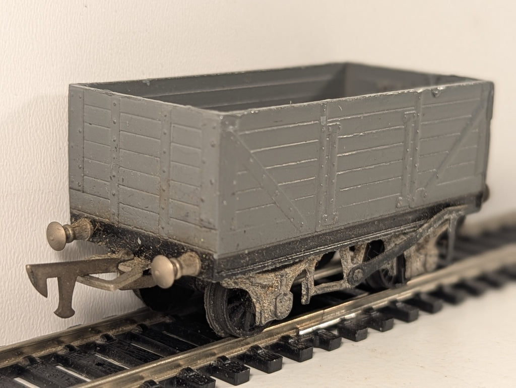Graham Farish 5 Plank Wagon Grey