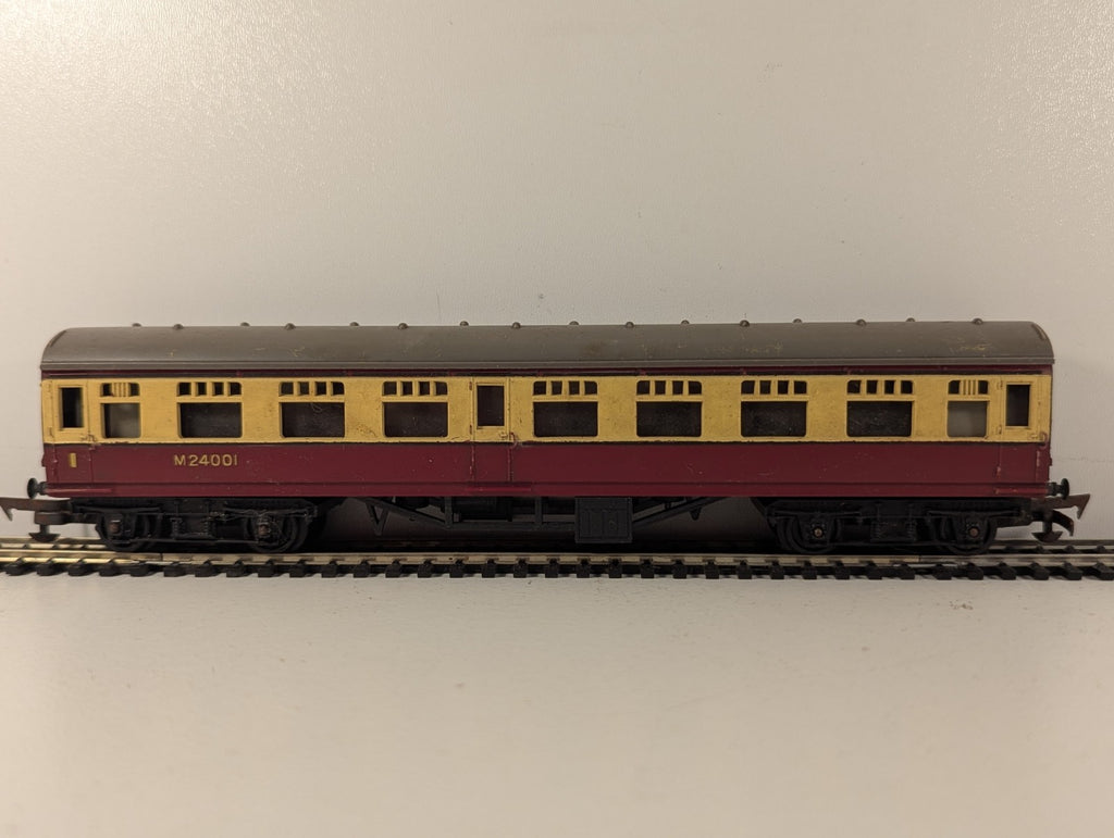 Tri-ang OO Gauge BR Mainline Composite Coach Passenger Coach M24001