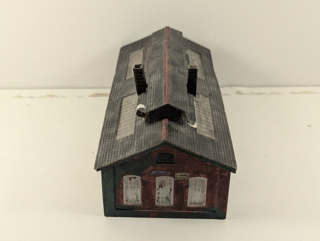 Metcalfe N Gauge Double Track Engine Shed - Damaged & Weathered